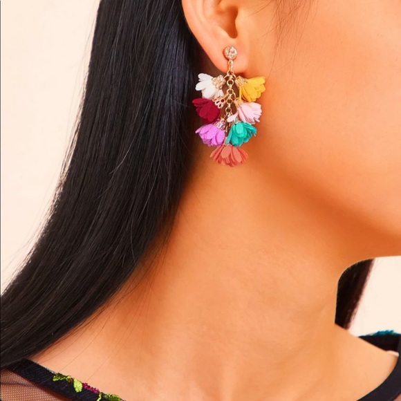 🔥3/$20🔥Layered Flower Floral Drop Earrings - Picture 2 of 4